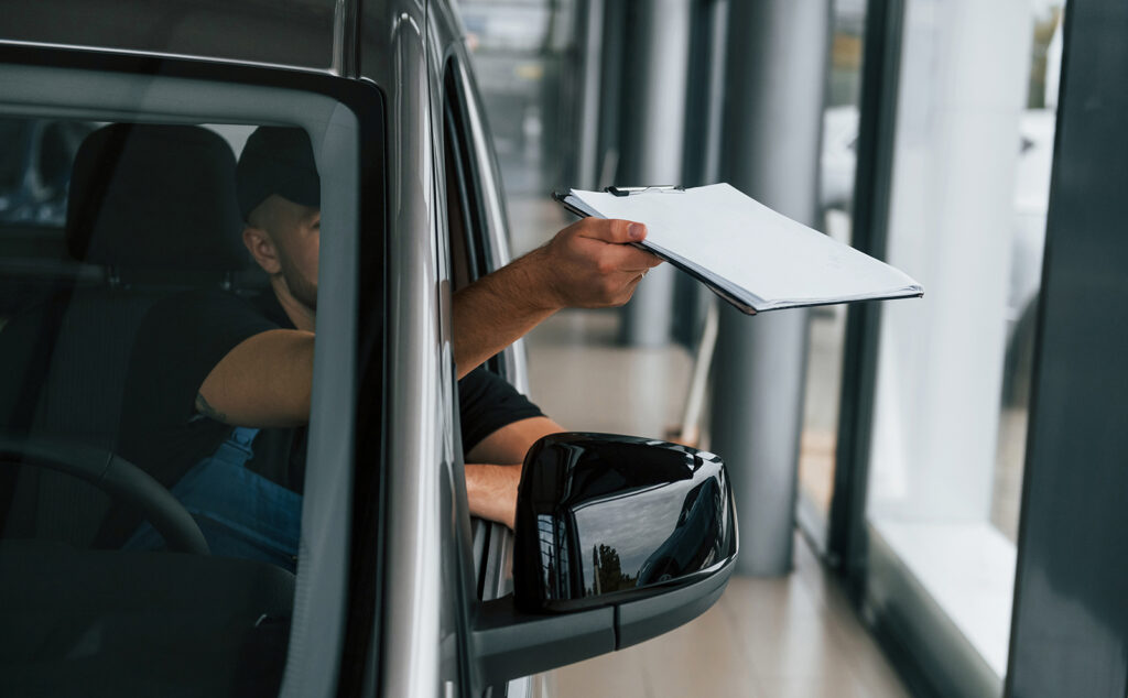 Inspectie van een auto op schade en gebruikssporen